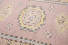 6x8 Old & Vintage Tukish Area Rug